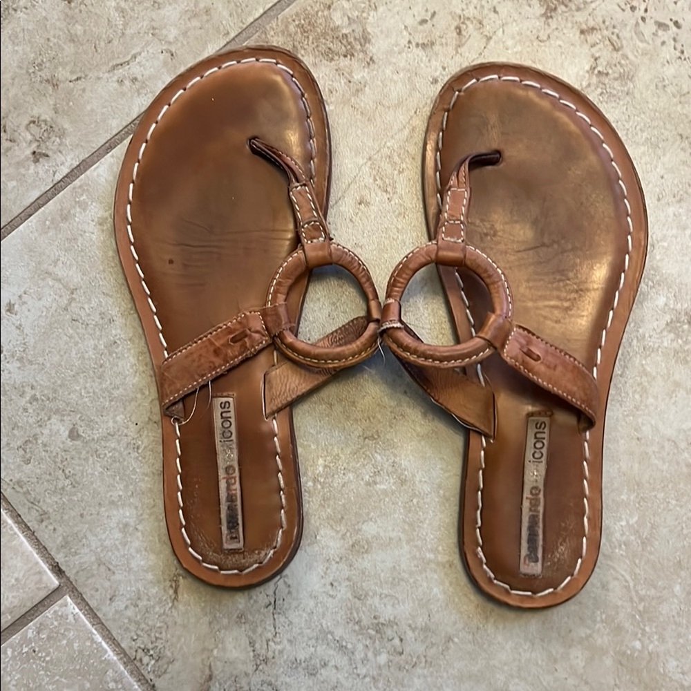 Bernardo Brown Leather Ring-Detail Thong Sandals